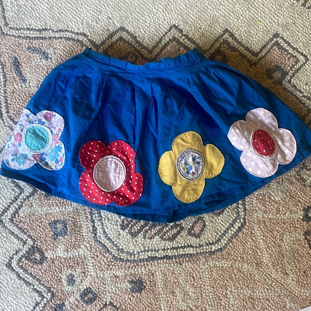 Mini Boden blue floral appliqué mini skirt size 4-5